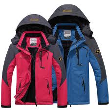 Global Men's Mountaineering Clothing Market