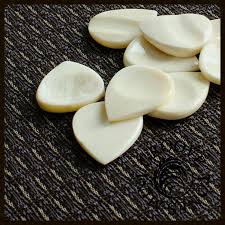 Global Bone, Ivory, and Ebony Guitar Picks Market