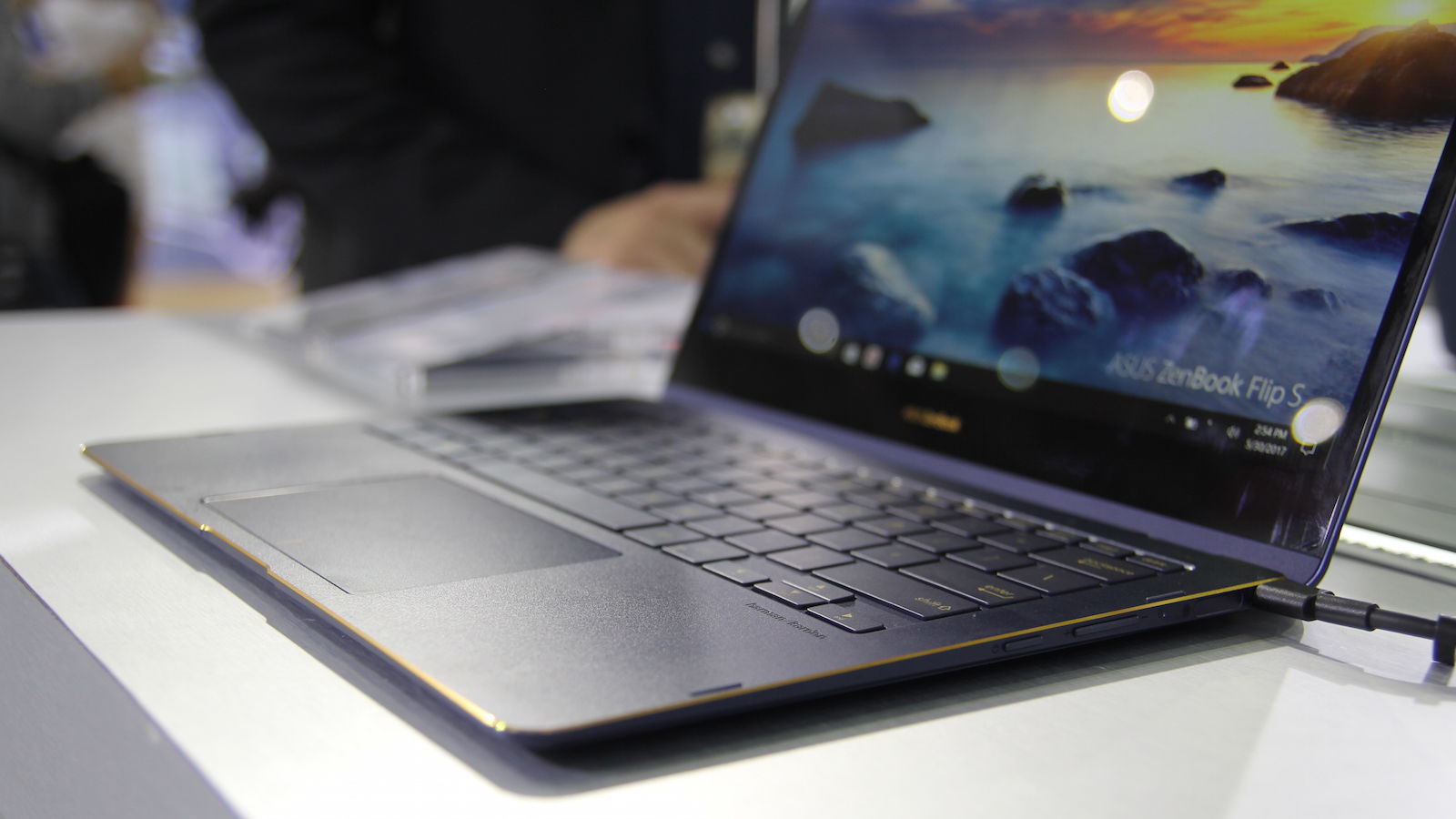 Asus Upgrades its Zenbook Flipbook S